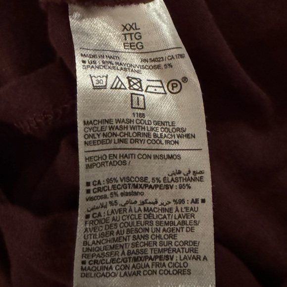 🎀 Womens Old Navy Luxe V-Neck Short Sleeve Burgundy T-Shirt - Picture 5 of 6